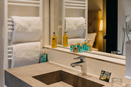 Detailaufnahme Badezimmer mit Rituals Lotion und Seife.