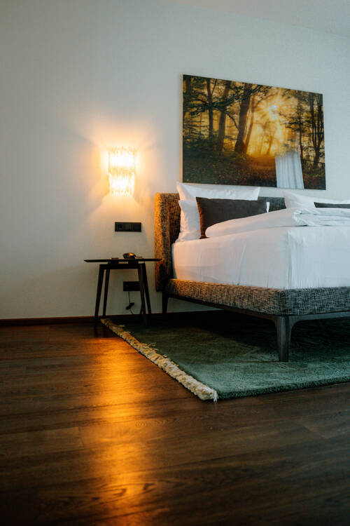 Bett im Schlafzimmer der Suite.