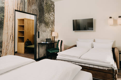 Aufgebettetes Schlafsofa im Comfort Zimmer.