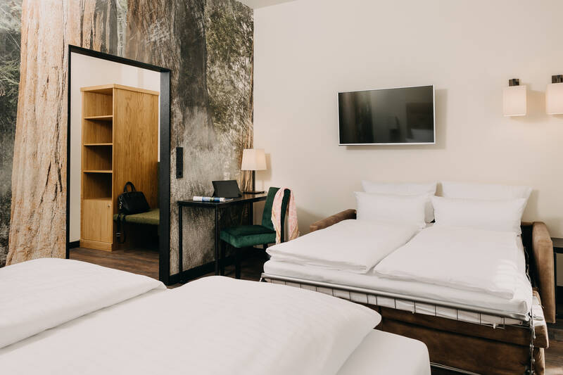 Aufgebettetes Schlafsofa im Comfort Zimmer.